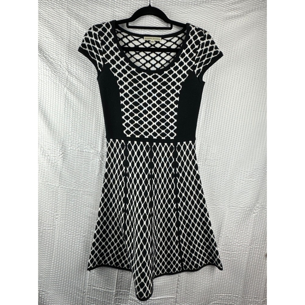 Sandra Darren Women's White/Black Knit‎ Dress Size SMALL